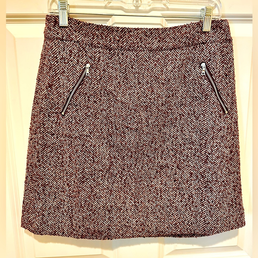 LOFT Maroon Tweed Skirt with cute zipper detail!! Size 4